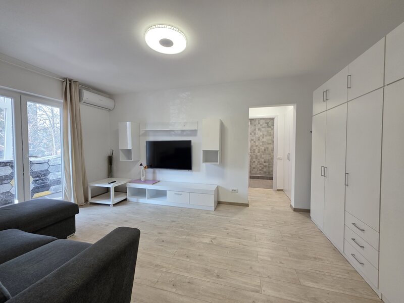 Titan /intrarea Badeni, 5 minute metrou