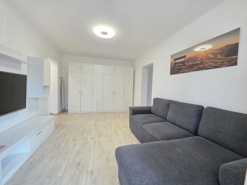 Titan /intrarea Badeni, 5 minute metrou